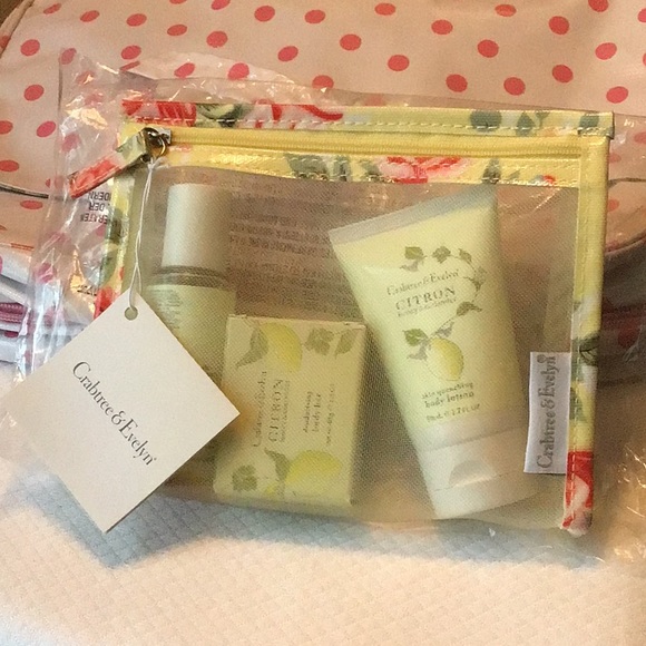 Bundle of Travel Toiletry Bag w Beautiful Bag of Bath Products NWT! Barbiecore🥰 - Picture 9 of 12